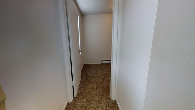 Building Photo - 3 br, 1 bath Apartment - 860 N 200 E