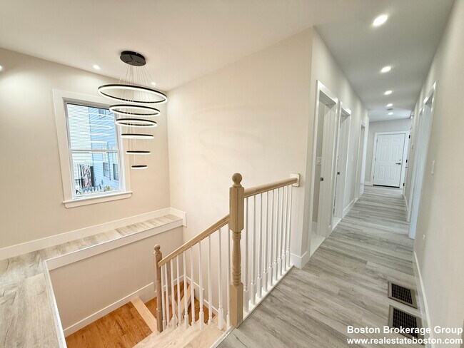 Building Photo - 10 Cawfield St