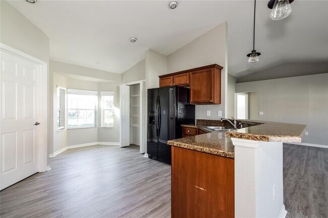 Foto del edificio - 2226 Bluebird Ave