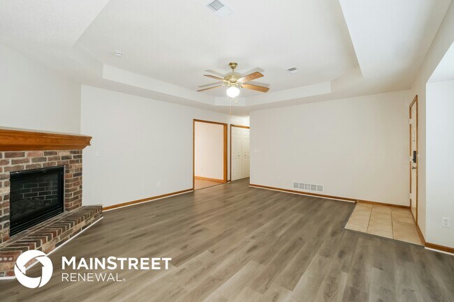 Building Photo - 315 E Elm St