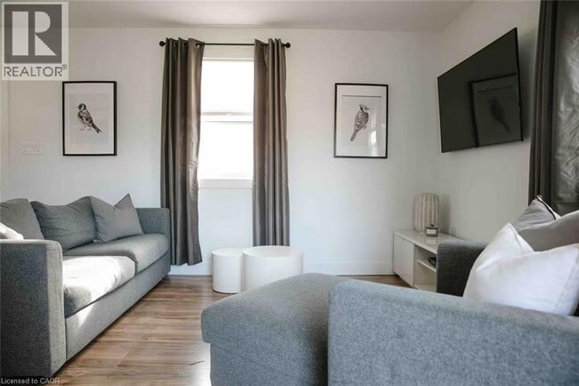 Photo du bâtiment - 426 Wilson St E