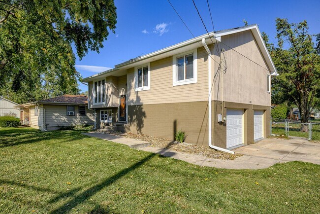 Building Photo - Must See 3 Bedroom In Westside District!!