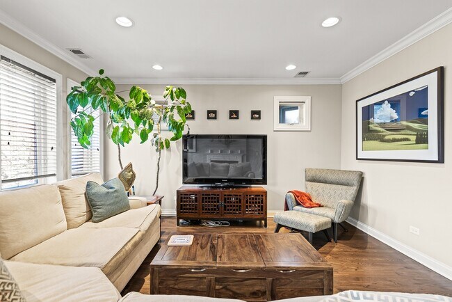 Foto del edificio - 3635 N Wilton Ave