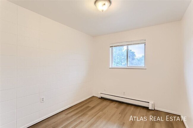 Building Photo - 901 S Taft Hill Rd