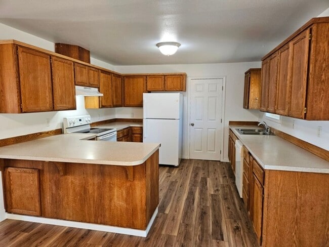 Foto del edificio - 3Bd/2Ba Single Story Home-For viewing!