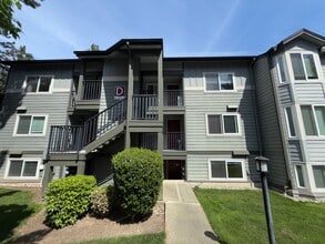 Building Photo - 11112 NE 124th Ln