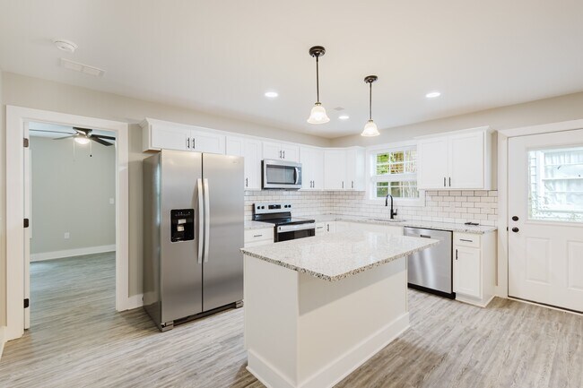 Foto del edificio - 303 E St