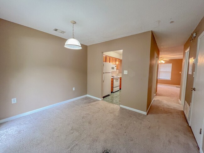 Building Photo - 17 Falcon Ridge Ln