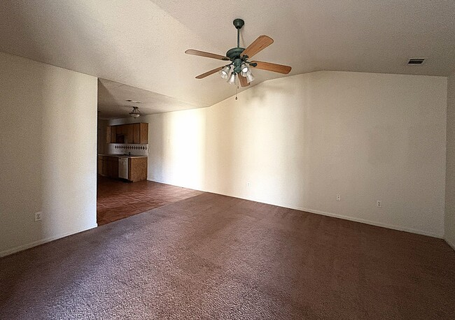 Foto del edificio - 1002 W Avenue B