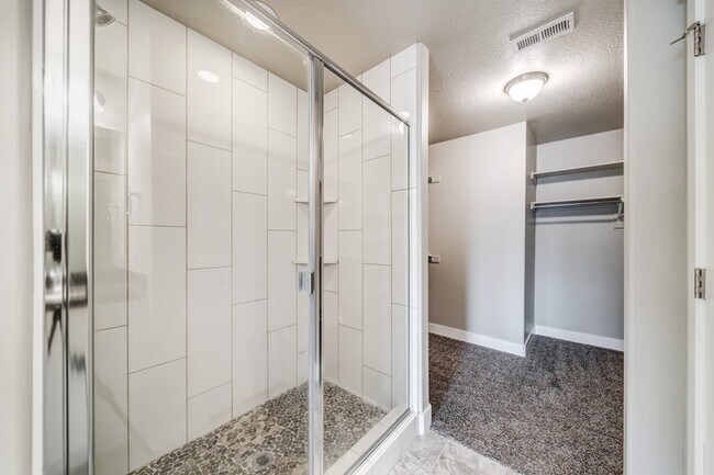 Foto del edificio - 4415 W Glendon Dr