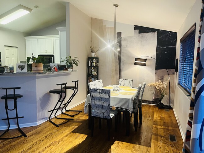 Building Photo - 3031 Saganashkee Ln