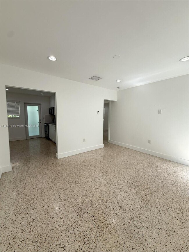 Foto del edificio - 1320 NW 4th St