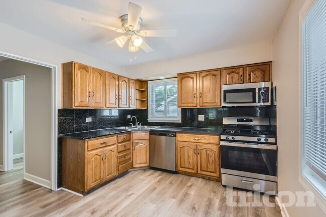 Foto del edificio - 612 W James St