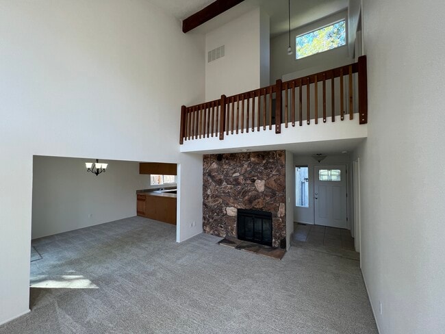 Fireplace and balcony - 2778 Robinwood Way