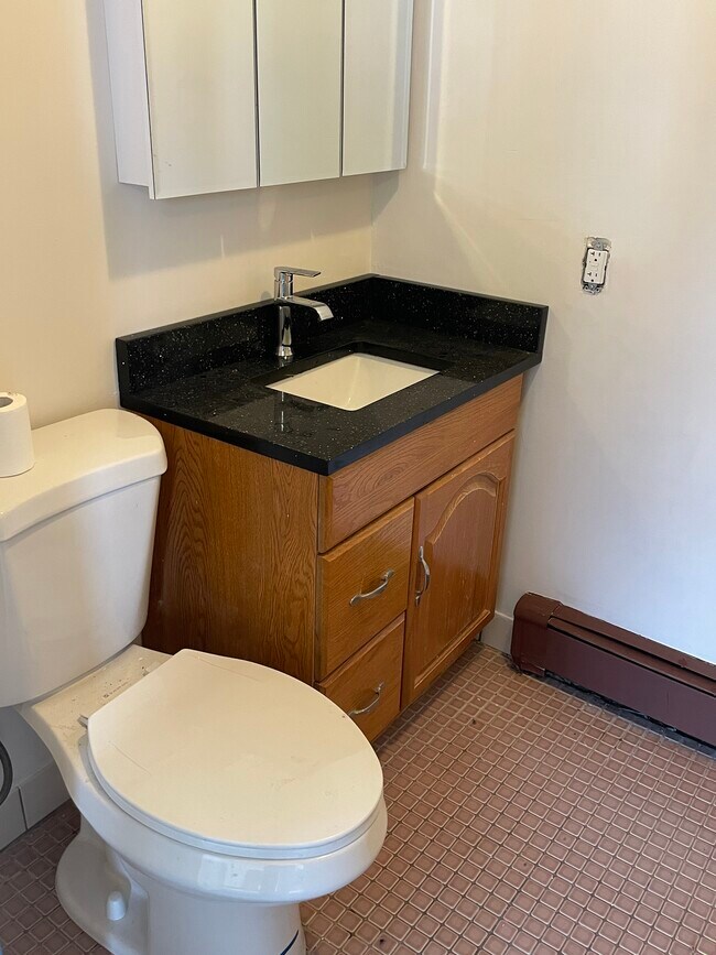 Nueva encimera y grifo de cuarzo - 1501 S 16th St