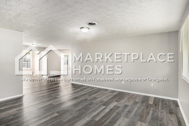 Building Photo - 1570 Meadowview Dr