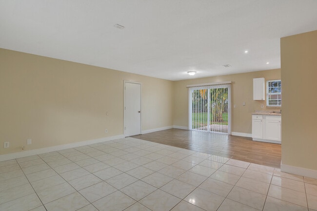 Foto del edificio - 571 SW Comet Terrace
