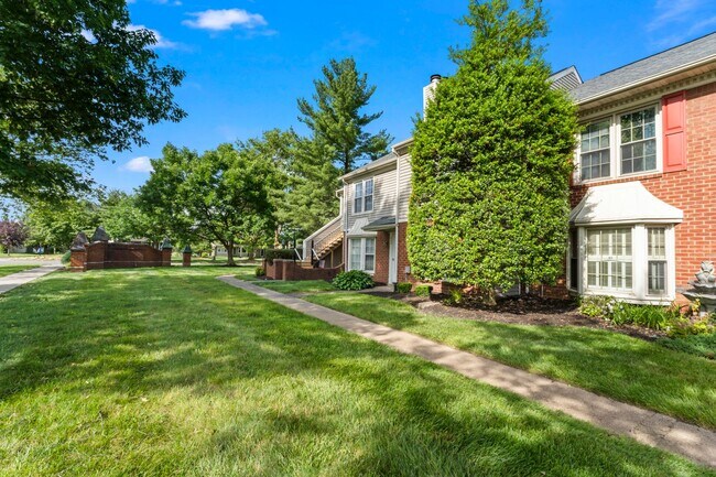 Building Photo - Stunning Three Bedroom, Two and a Half Bat...