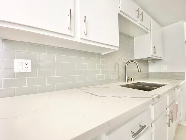 Building Photo - 3759 S Canfield Ave