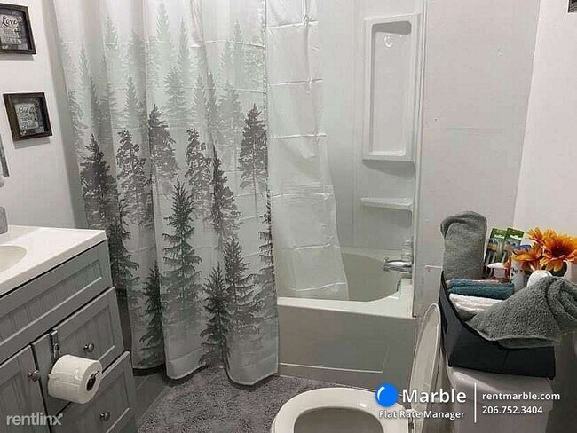Foto del edificio - 3 br, 1 bath House - 1451 Montcalm St