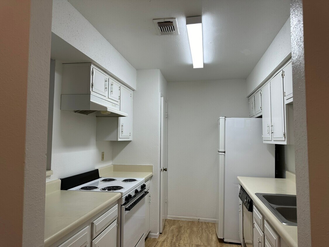 Building Photo - 10555 Turtlewood Ct