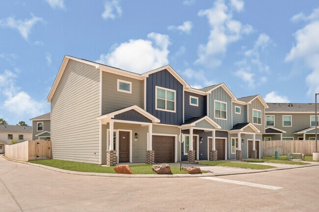 Foto del edificio - 14010 Longstreet Rd