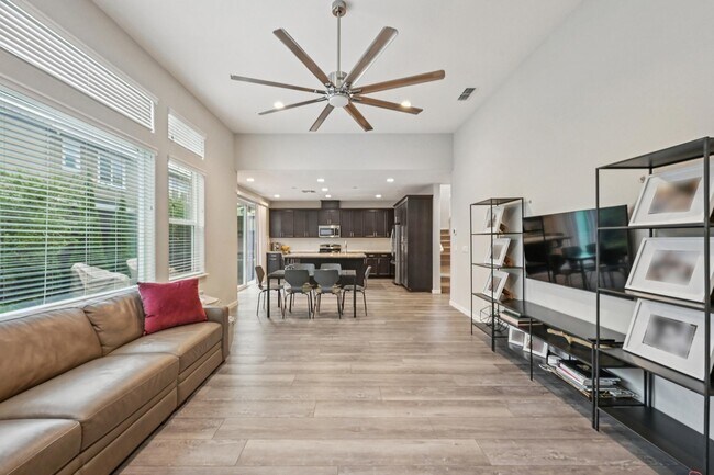 Foto del edificio - 816 Wellington Pl