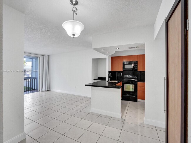 Foto del edificio - 6705 NW 169th St
