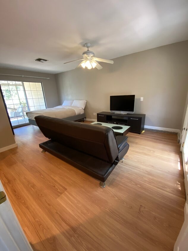 Living Room - 777 Stephens Avenue