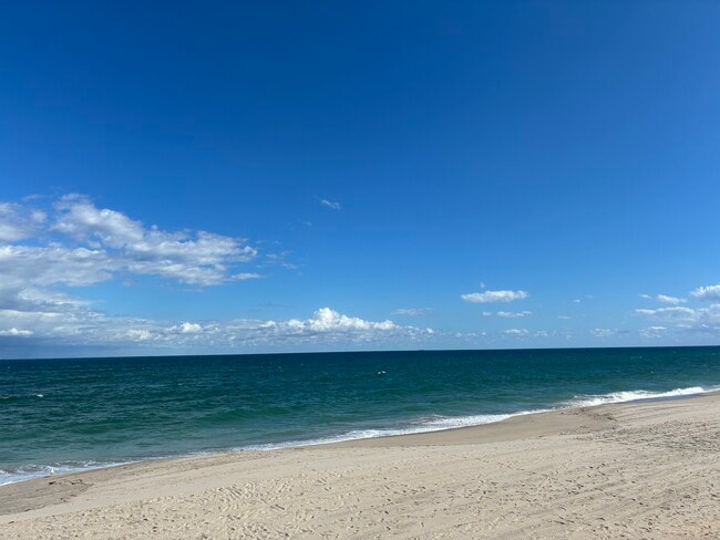 Photo - 1041 Hillsboro Mile Apartment