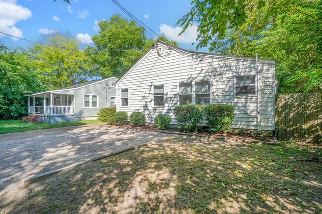 Building Photo - 852 W 48th St