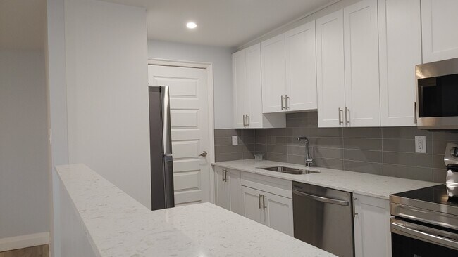 Building Photo - 581 Strasburg Rd