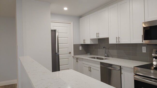 Building Photo - 581 Strasburg Rd