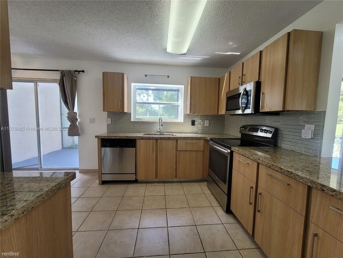 3 br, 2.5 bath Townhome - 651 Woodgate Ln # E photo'