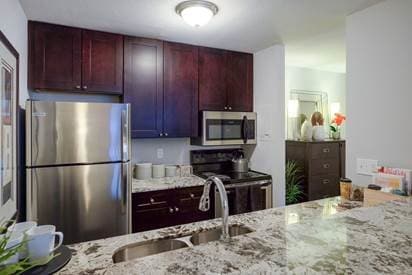 Photo - Merriam Park Apartments