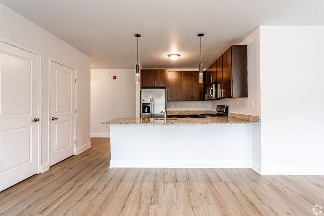 Interior Photo - 120 Halsted St