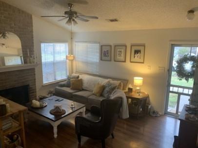 Foto del edificio - 8001 Clydesdale Dr