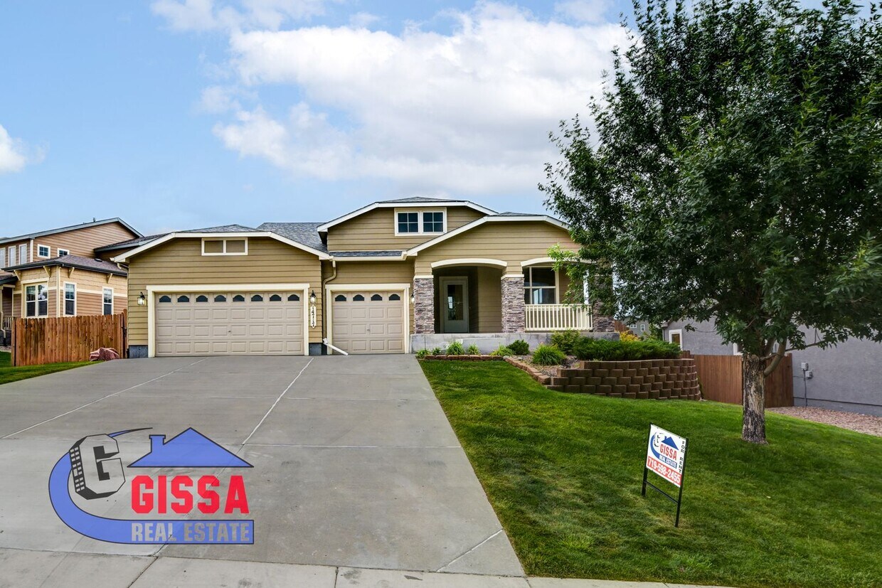 Beautiful ranch style home available to mo... - Beautiful ranch style home available to mo...
