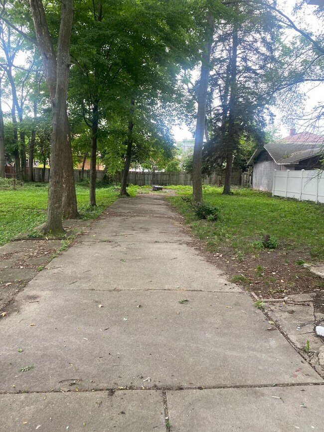 Building Photo - **PRICE REDUCED **Newly renovated three be...