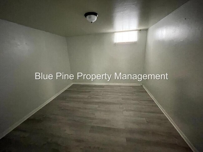 Building Photo - 3372 E Iona Rd