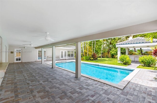 Building Photo - 13820 SW 82nd Ave