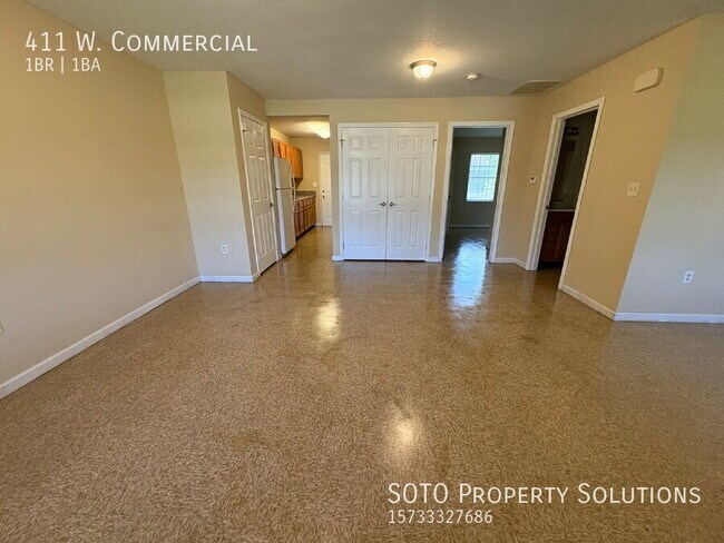 Foto del edificio - 411 W. Commercial-