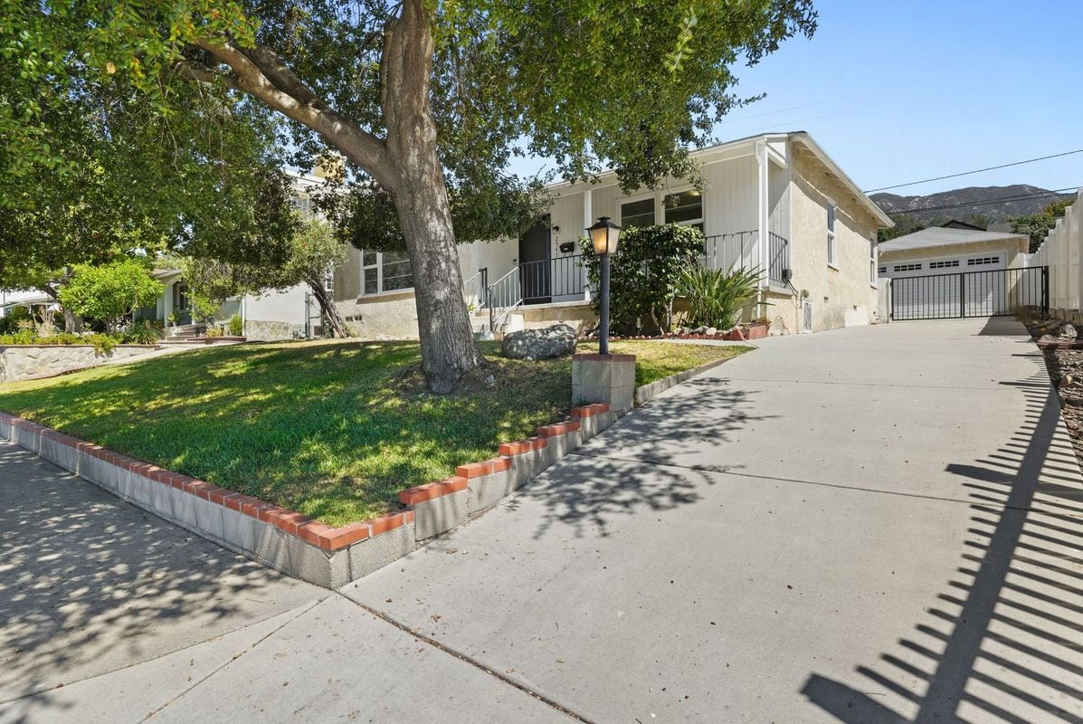 Primary Photo - 2943 Los Olivos Ln