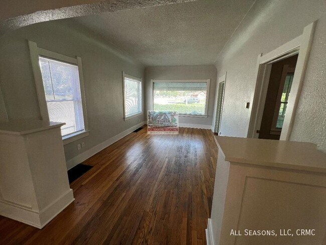 Foto del edificio - 902 S Cascade Ave