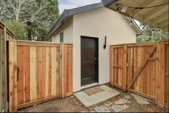 Foto del edificio - 4708 Marlborough Way