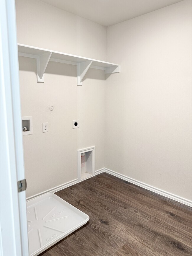 Foto del edificio - 7007 Moonflower Ln