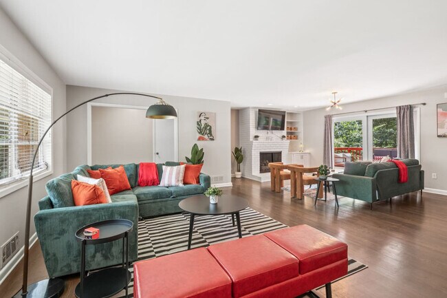 Building Photo - 1618 Cooper Lake Rd SE