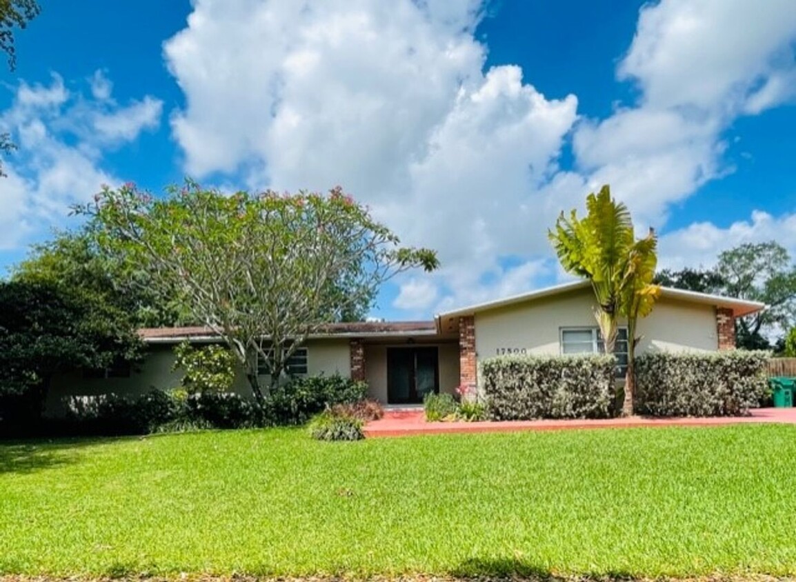 Primary Photo - Beautiful Palmetto Bay Home