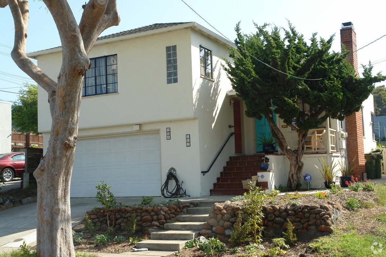 Foto del edificio - 762-764 Norvell St