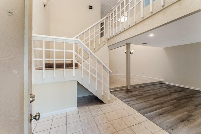 Building Photo - 11614 Village Pl Dr